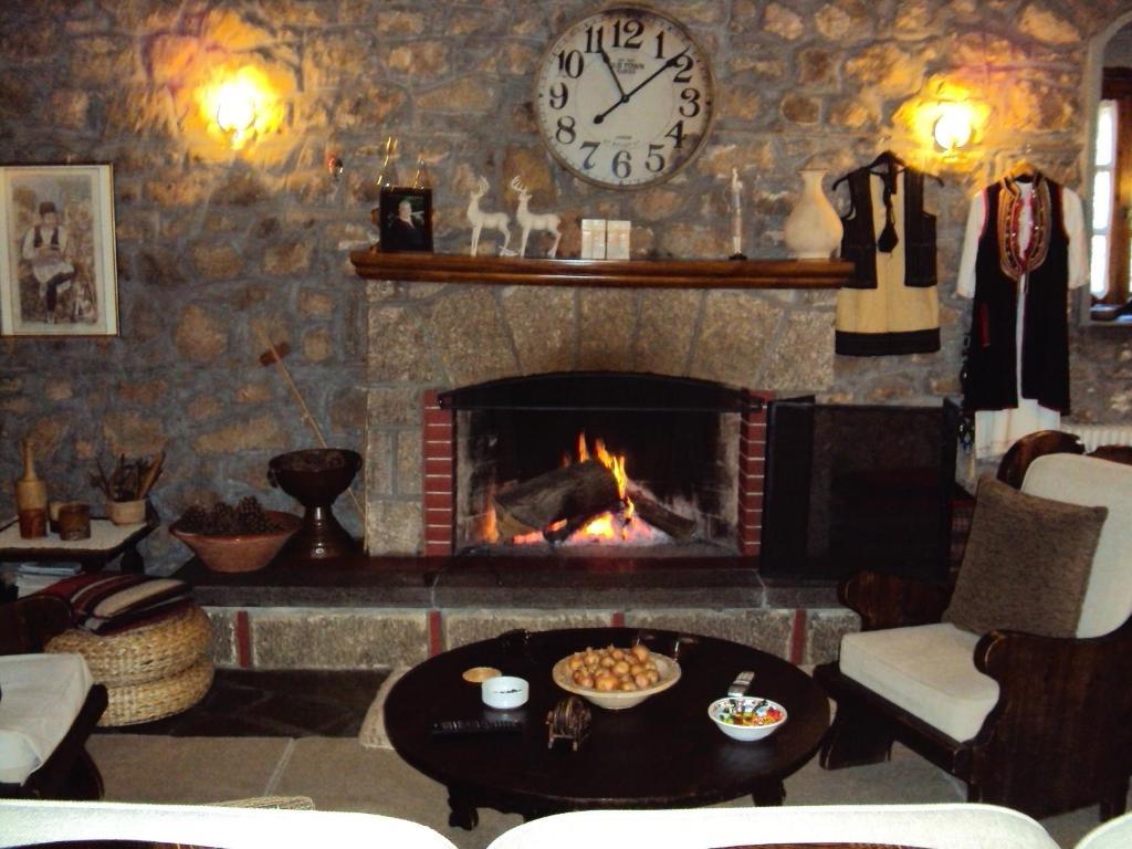 Guesthouse Karahalios 폴리드로소스 외부 사진